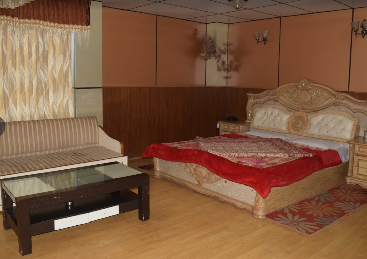 Hotel Crystal Palace dhanaulti | Royal family suite 